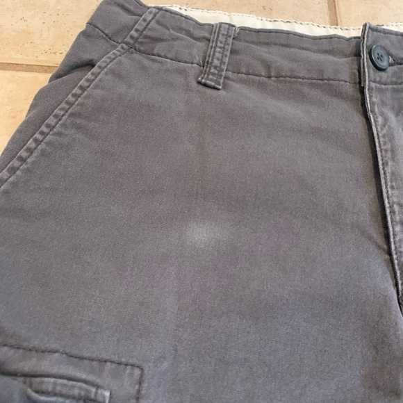 Old Navy Lived-In Straight Built-In Flex Cargo Shorts Men's 32 Grey - Picture 2 of 8